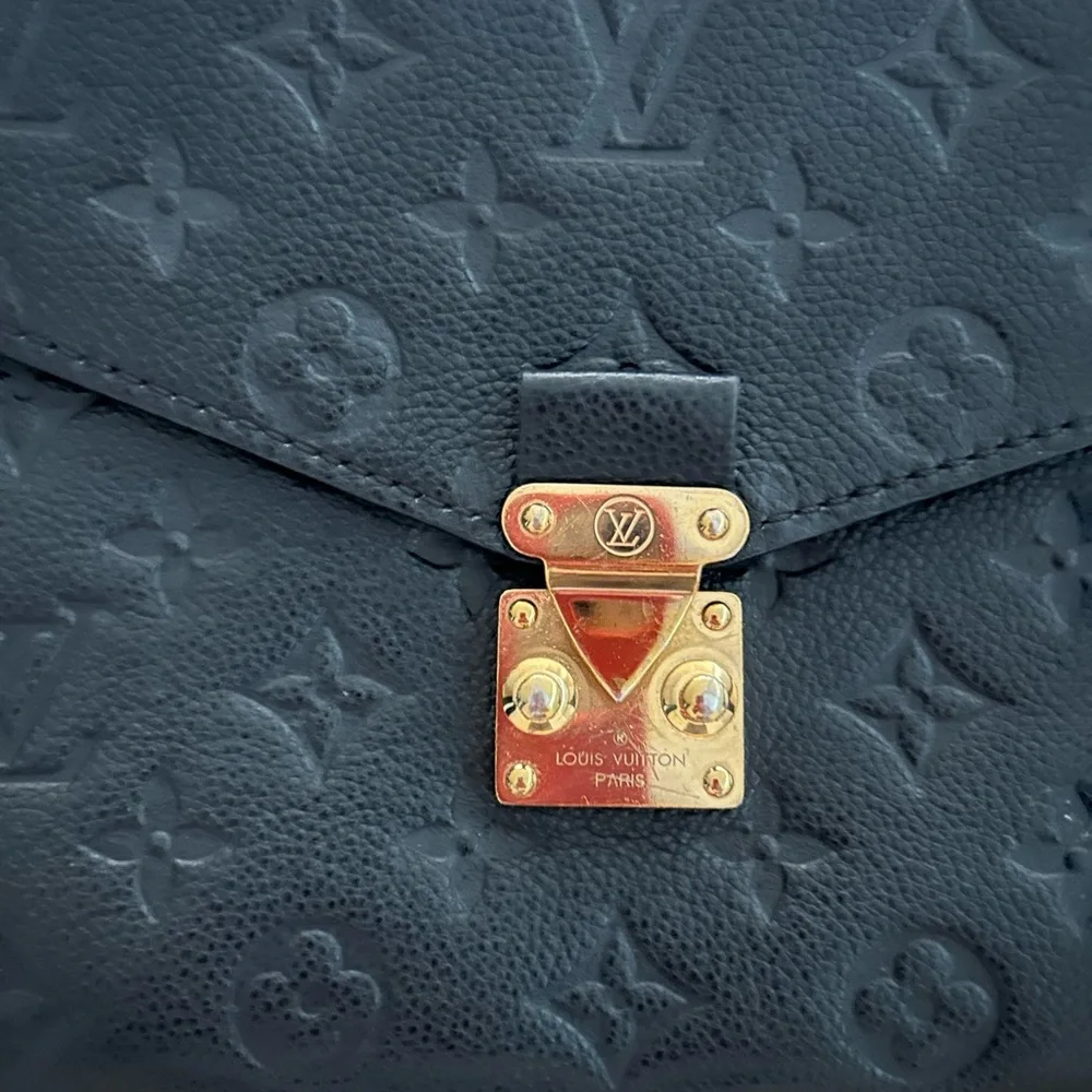 Louis Vuitton Pochette Metis Black Leather - Picture 2 of 11